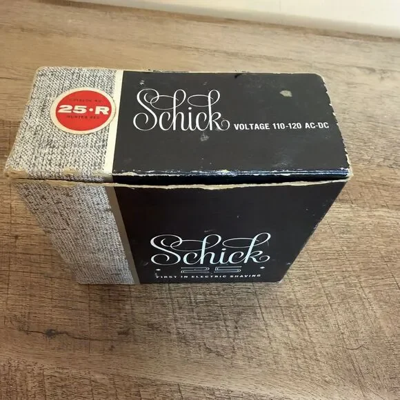 vintage Schick 25 electric shaver complete with original case and advertisements - Picture 4 of 6